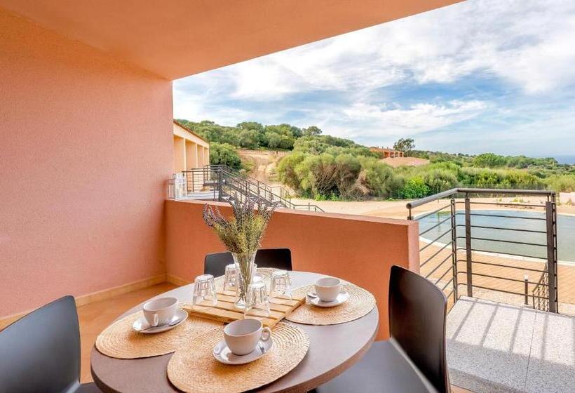 Апартаменты 1 Спальня, Residence With Swimming Pool In Isola Rossa, Just About 2 Km From The Beach La Marinedda
