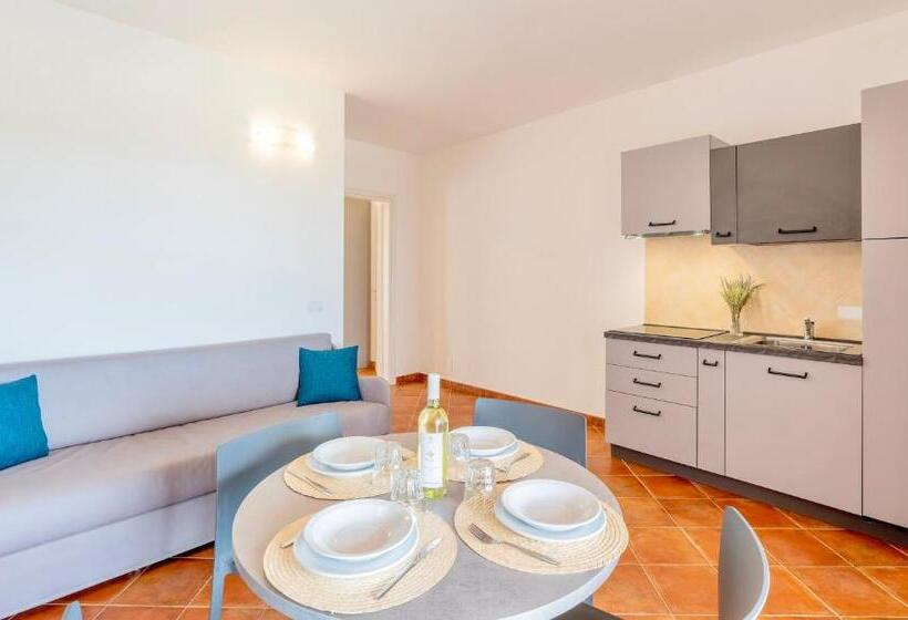 Апартаменты 1 Спальня, Residence With Swimming Pool In Isola Rossa, Just About 2 Km From The Beach La Marinedda