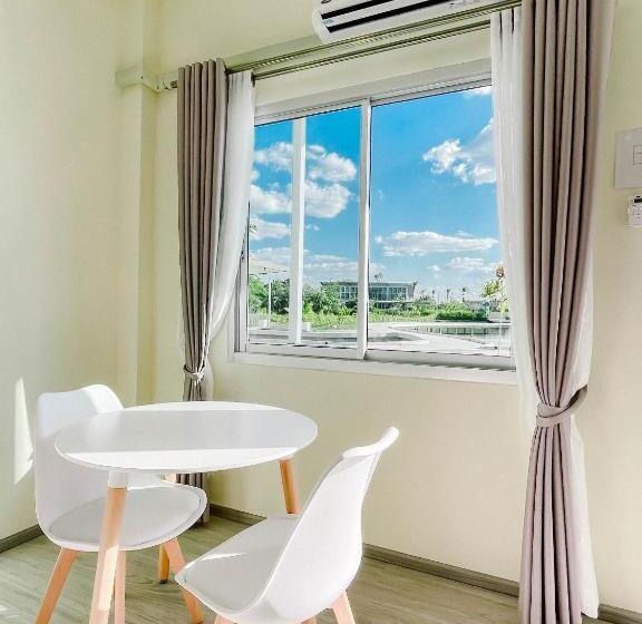 带大床的豪华间, At Pream&chan Resort แอท เปรมแอนด์จันทร์ รีสอร์ท