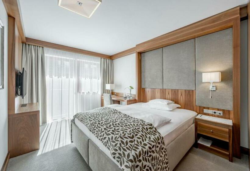 اتاق استاندارد یک نفره, Trofana Royal 5 Sterne Superior Resort