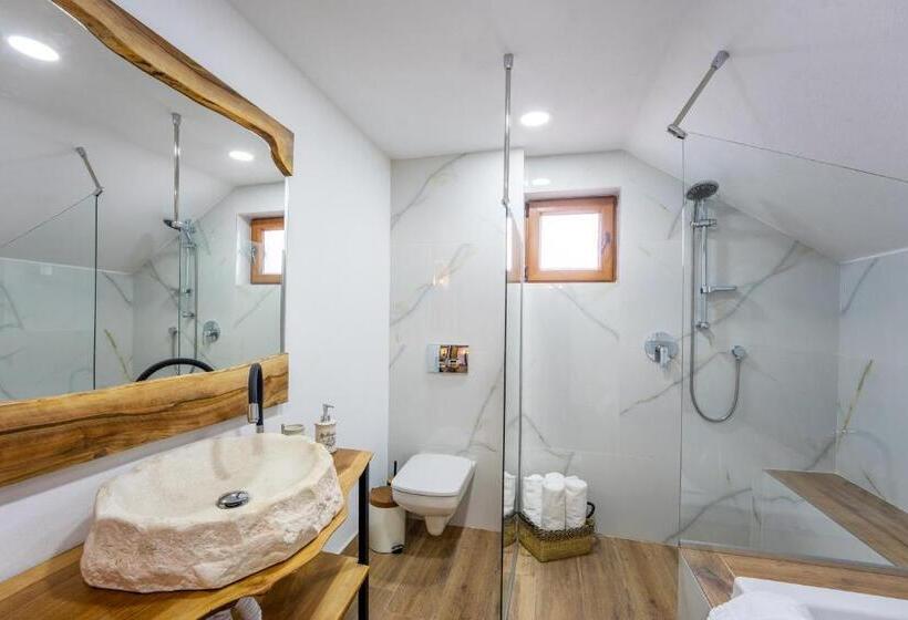 اتاق خانوادگی, Casa Maya Transilvania