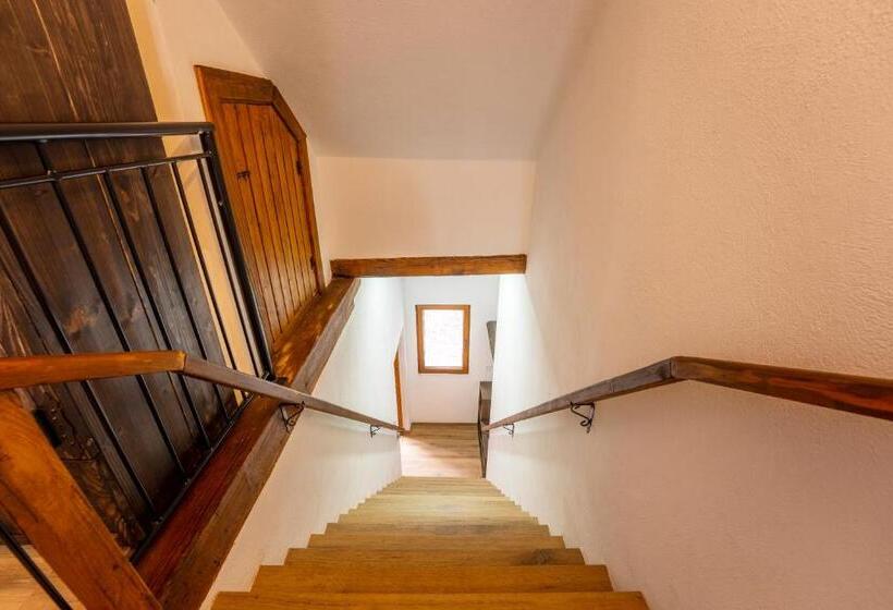 اتاق خانوادگی, Casa Maya Transilvania