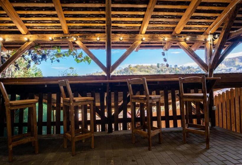 اتاق خانوادگی, Casa Maya Transilvania
