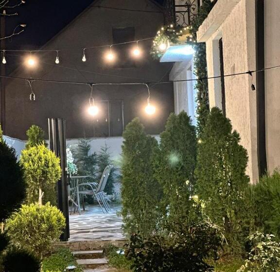 اتاق لوکس, Larda Tbilisi