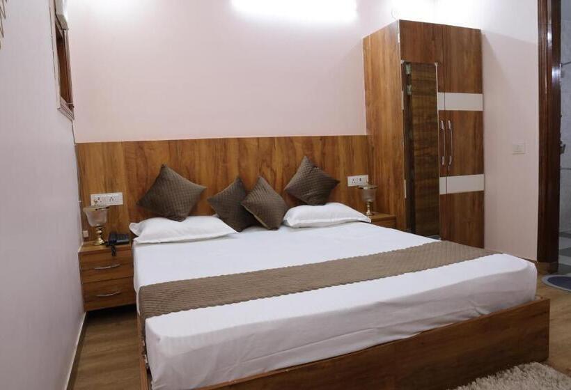 اتاق استاندارد, The Sandalwood Hotel I Sec 38 I Near Medanta Medicity Gurgaon