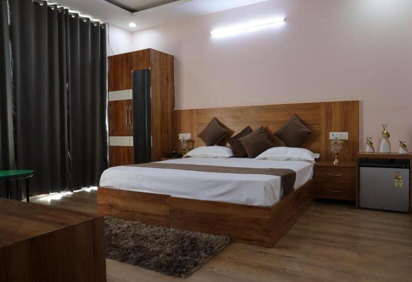 اتاق لوکس با بالکن, The Sandalwood Hotel I Sec 38 I Near Medanta Medicity Gurgaon