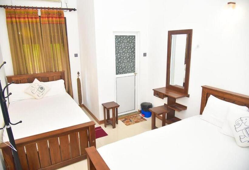 اتاق لوکس خانوادگی, Harambathenna Resort
