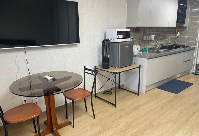 스탠다드 발코니 스튜디오, Spacious Luxury Condo W/ Kitchen Beside Hilton Clark D’heights