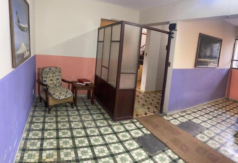 تختخواب در اتاق مشترک, El Pueblito