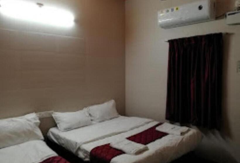 스탠다드 트리플 룸, Sagar Grand Residency Puducherry