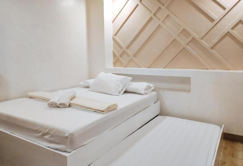 Семейный Номер, Reddoorz @ Innzz Apartel