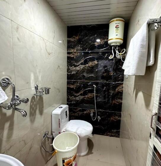 اتاق لوکس, Shivlingam Inn