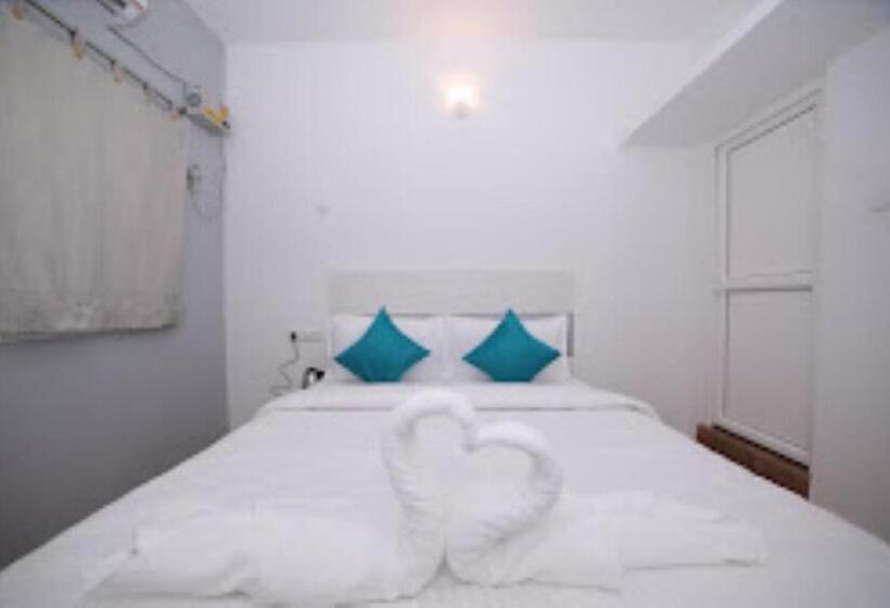 Номер Deluxe, The Base Inn Puducherry