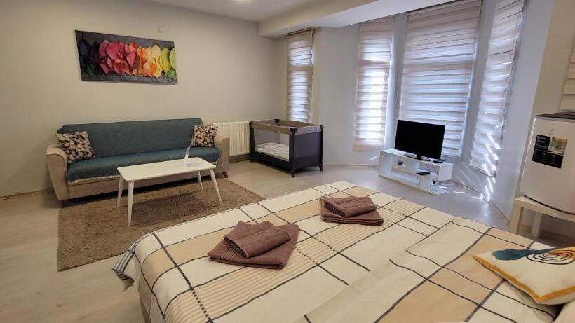 디럭스 룸, Rooms In The Heart Of Sisli   1 Min To Metro   Shared Bathroom And Kitchen