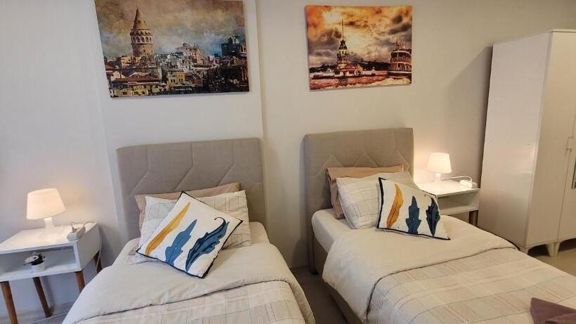 스탠다드 룸 공동 욕실, Rooms In The Heart Of Sisli   1 Min To Metro   Shared Bathroom And Kitchen