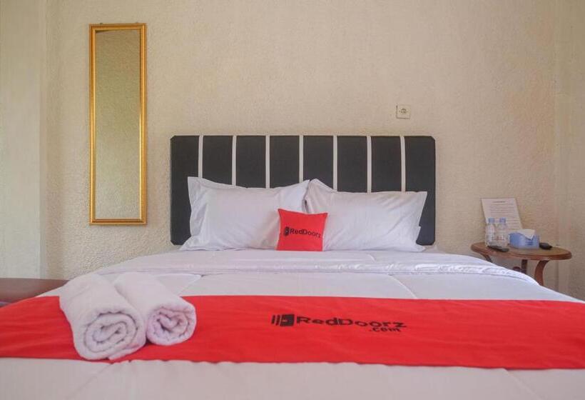 Номер Deluxe, Reddoorz Syariah @ Jalan Dieng Wonosobo 2