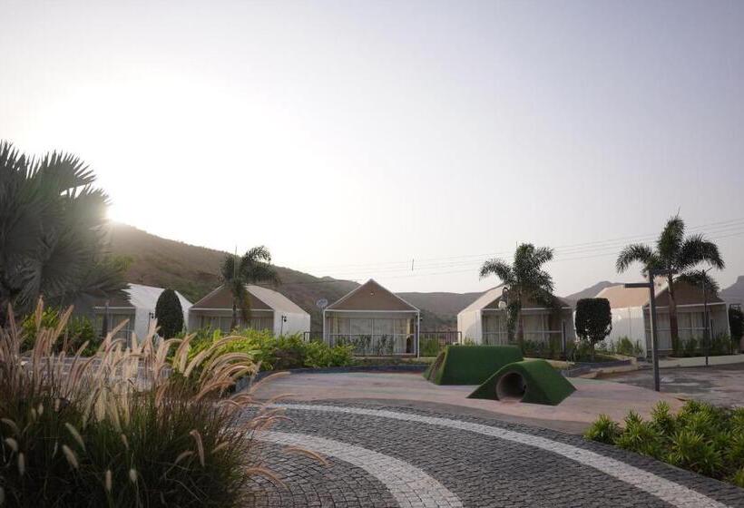Номер Superior Кровать Кинг, Wabi Sabi Resort, Igatpuri