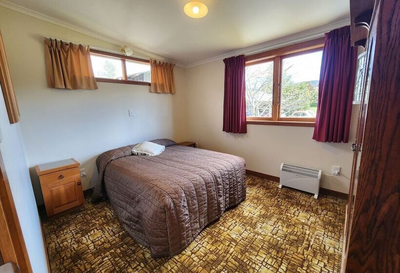 Хижина, Manapouri Holiday Park