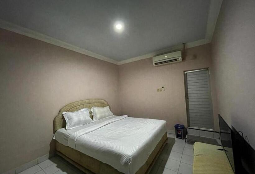Номер Deluxe, Oyo 93292 Raudhatul Husna Homestay Syariah