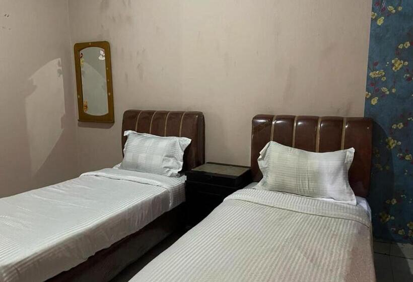 Номер Deluxe, Oyo 93292 Raudhatul Husna Homestay Syariah