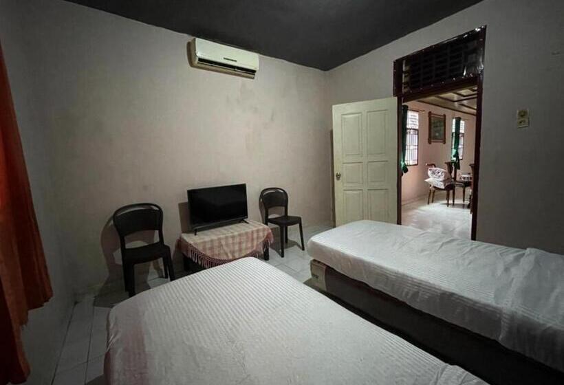 Номер Deluxe, Oyo 93292 Raudhatul Husna Homestay Syariah