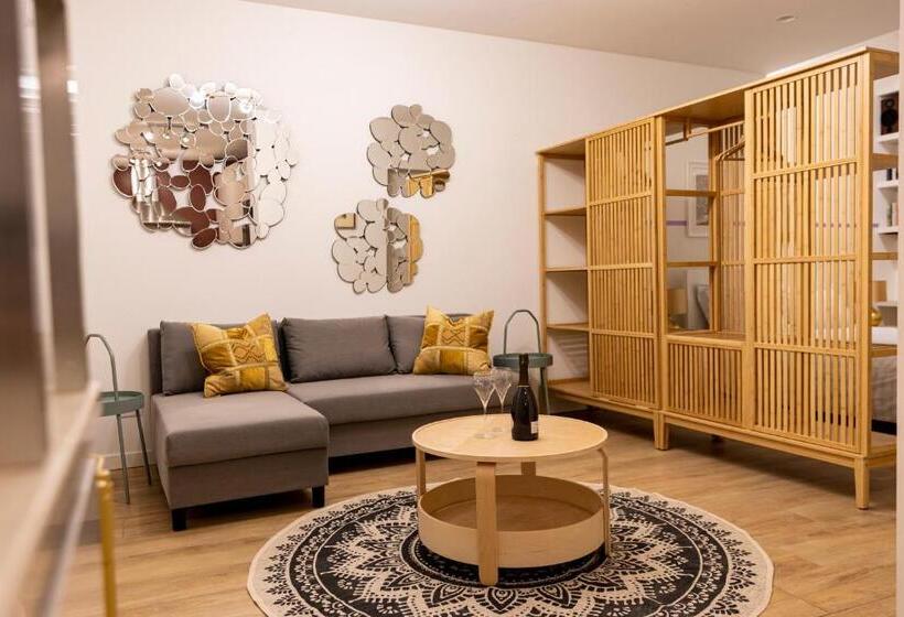 استودیوی لوکس, Casetta Al Centro