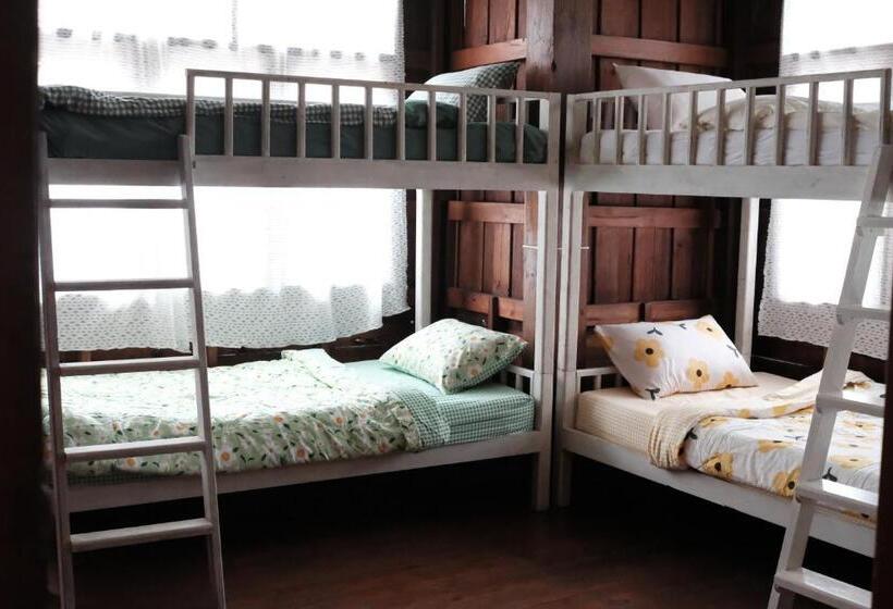تختخواب در اتاق مشترک, Yor Song Hostel