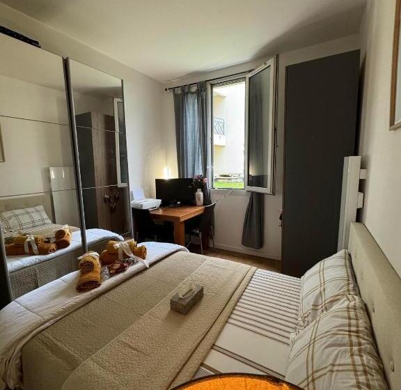 Номер Стандарт Вид на Сад, Near The Palace Of Versailles Breakfast+parking