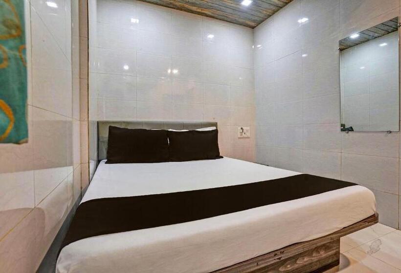 חדר קלאסי לשלושה, Taj Lodging