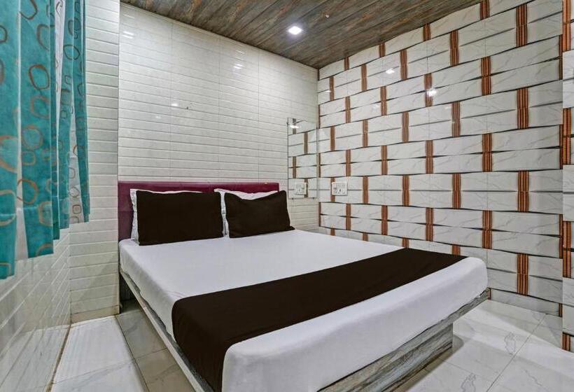 חדר קלאסי לשלושה, Taj Lodging