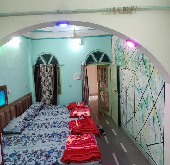 חדר משפחתי, Shree Shiv Tara Guest House