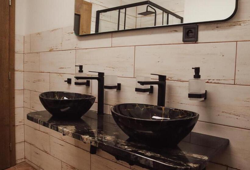 １ベッドルームアパートメント, Iq Apartments