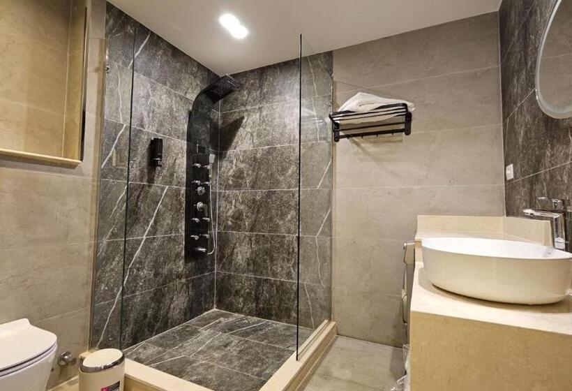استودیوی استاندارد, Majestic Oak Suite