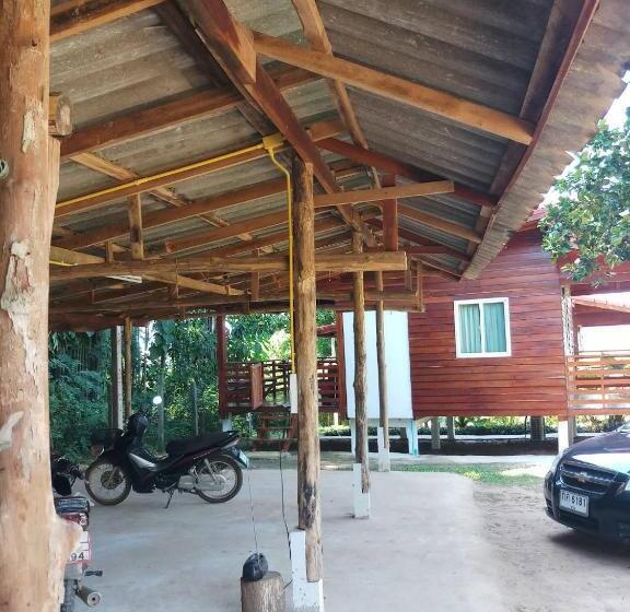 Четырехместный Номер Стандарт, เฮือนริมทุ่งมีแสน