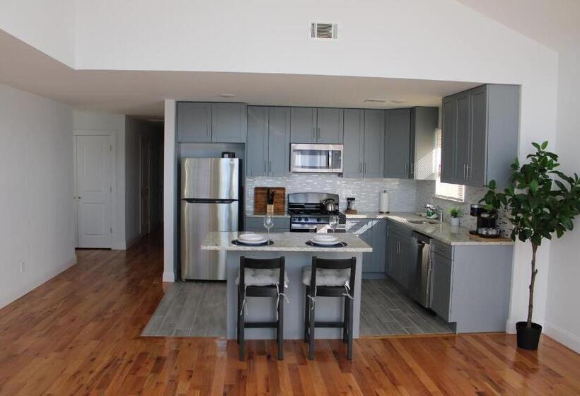 اتاق لوکس خانوادگی, Cozy & Deluxe Apartment   Ez Access To Nyc