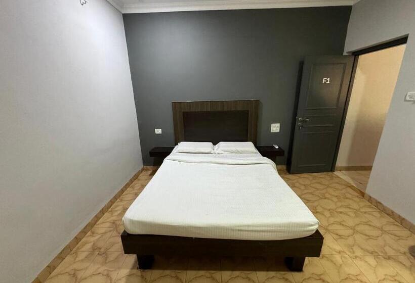 Номер Стандарт, Frankies Holiday Inn