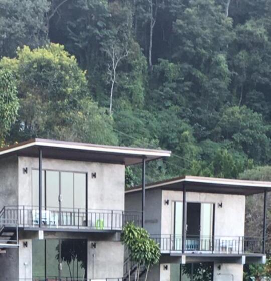 スタンダード４人部屋, Ban Rabiengfah Resort