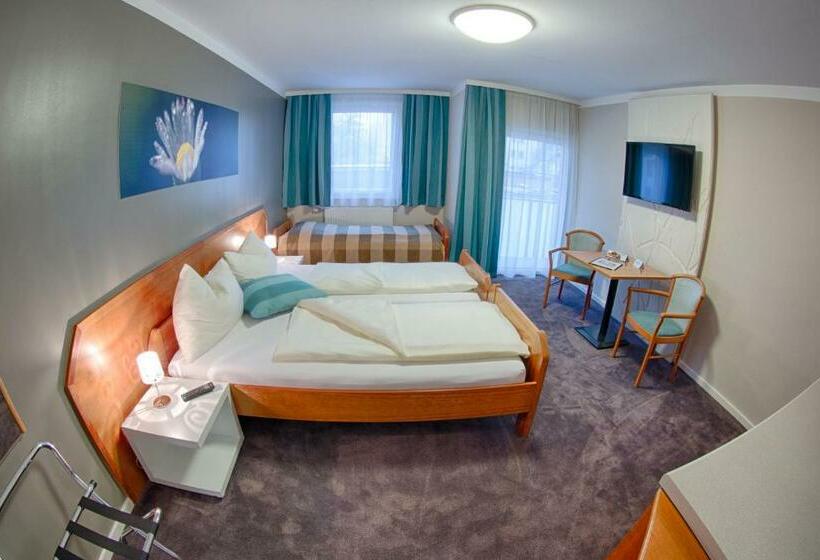 Трехместный Номер Стандарт с Балконом, Frühstückshotel Waldbauer