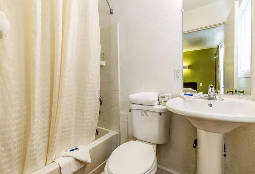 Четырехместный Номер Deluxe, Motel 6 San Rafael
