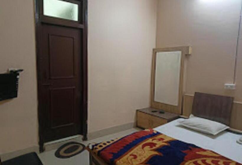 Quarto Triplo Estandar, Varun Inn