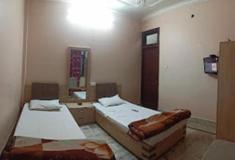 Quarto Triplo Estandar, Varun Inn