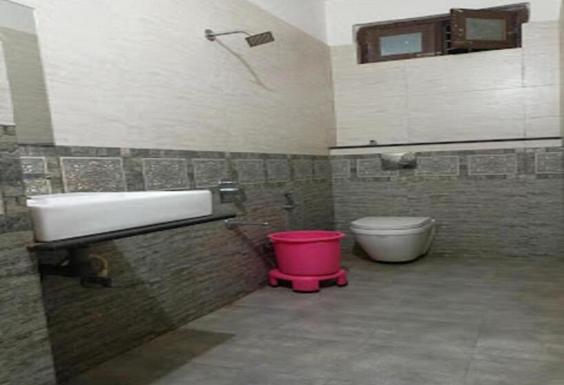 Quarto Triplo Estandar, Varun Inn