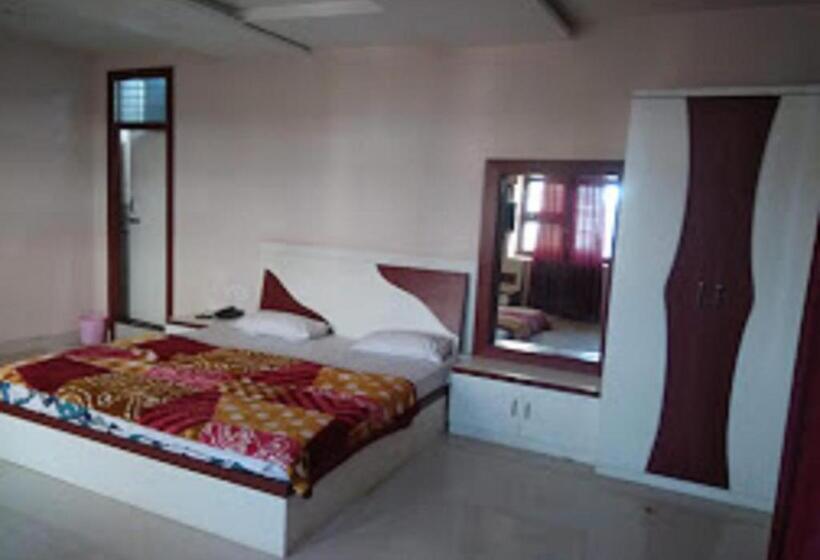 Quarto Estandar, Varun Inn