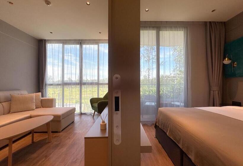 سوییت جونیور با بالکن, La Green Hotel And Residence