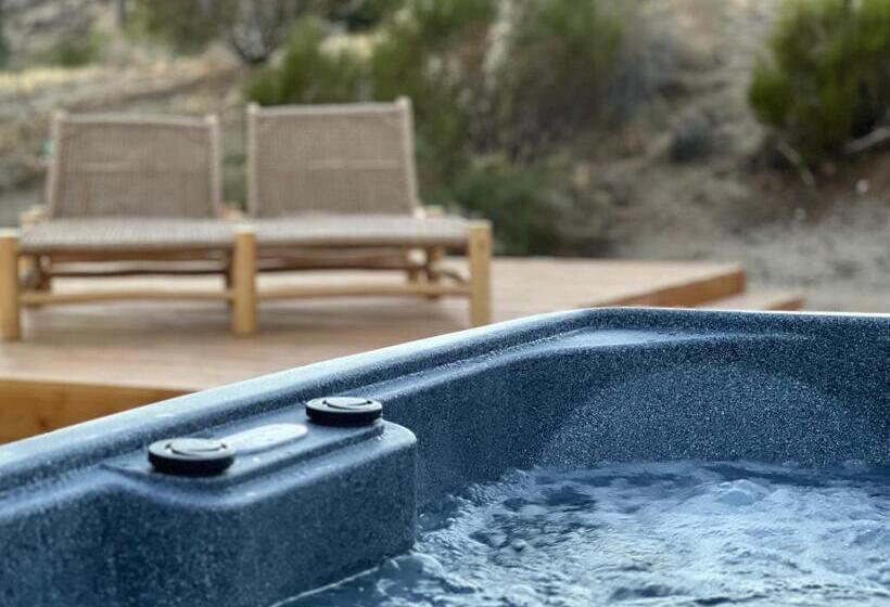 수피리어 스튜디오, Two Pepper Ranch   A Desert Oasis