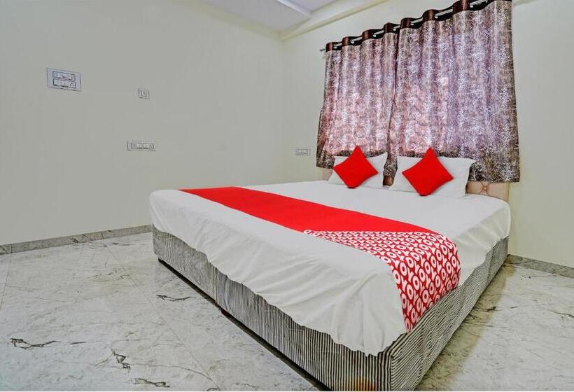 اتاق کلاسیک سه تخته, Oyo Flagship Bluebird Service Apartment