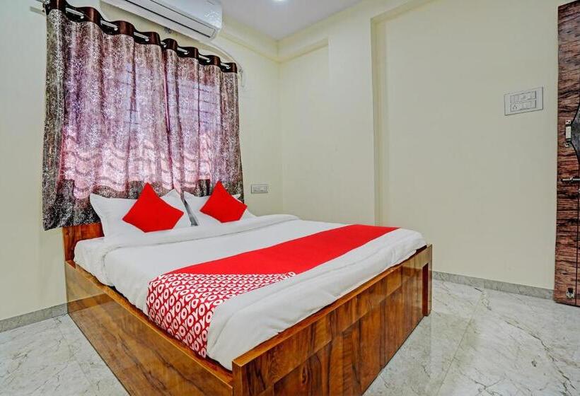اتاق کلاسیک سه تخته, Oyo Flagship Bluebird Service Apartment