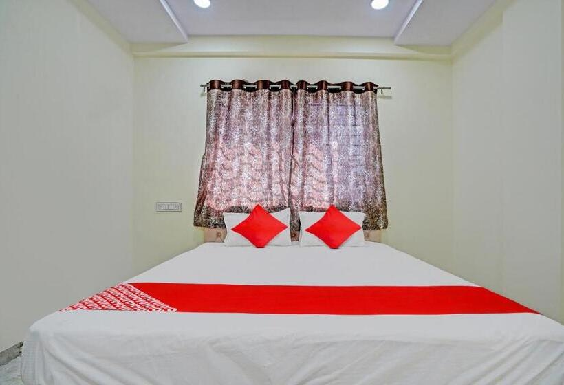 اتاق کلاسیک سه تخته, Oyo Flagship Bluebird Service Apartment