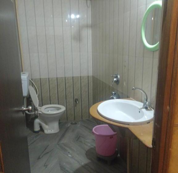 标准间, Safari Guest House