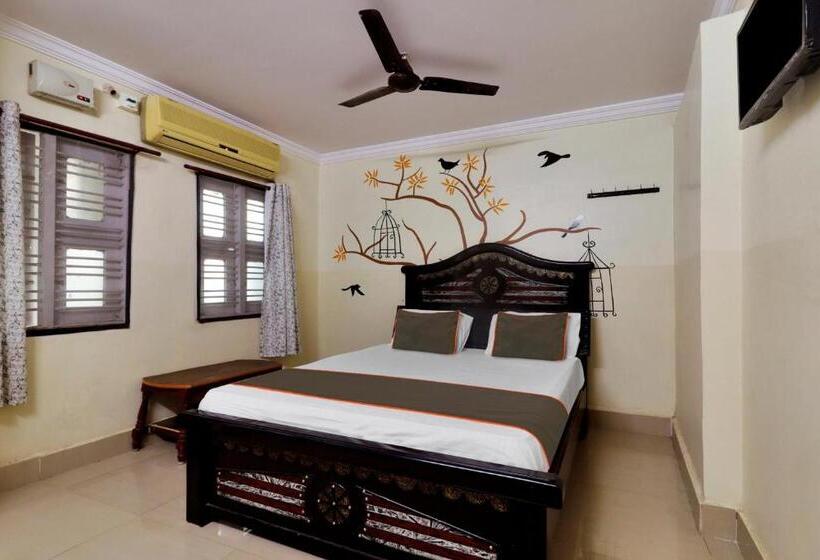 Трехместный Номер Deluxe, Collection O Sri Shanthi Residency